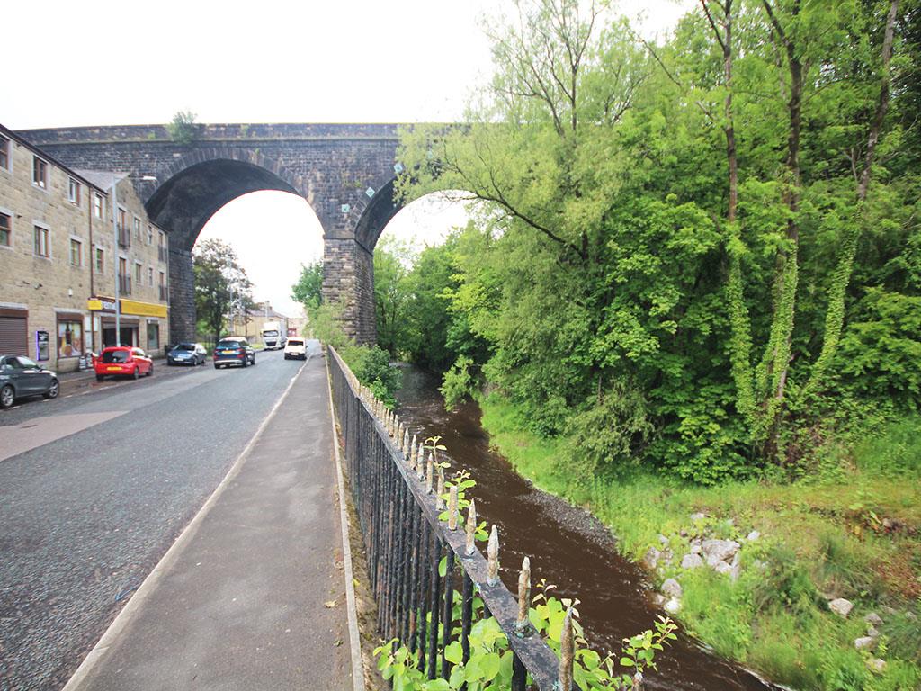 2 bedroom apartment To Let in Colne - IMG_3143.jpg